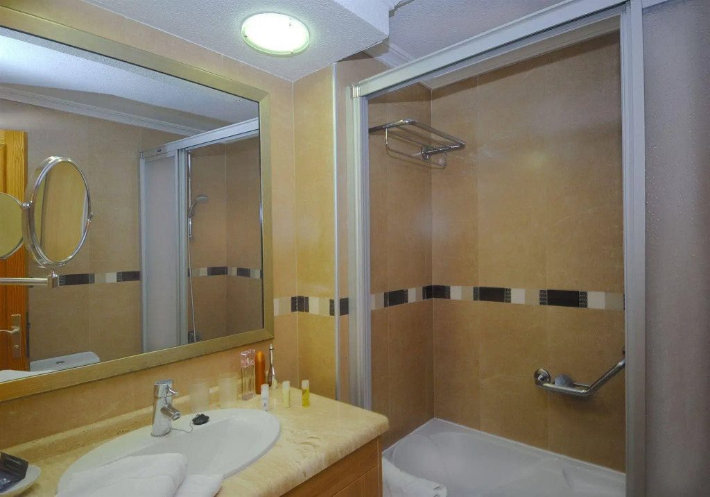 Ona Beverly Hills Suites