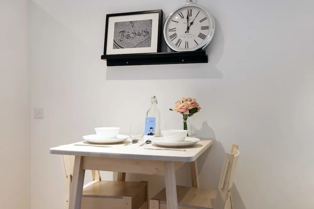 The Shalfleet Drive Apartment - ATN
