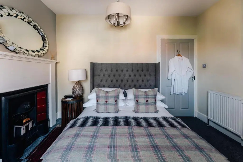 Luxury Inverness central apartment private parking