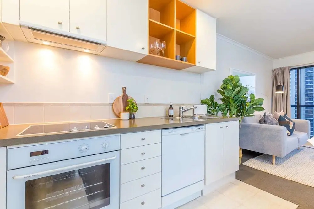 Lovely City Apartment with Pool & Gym