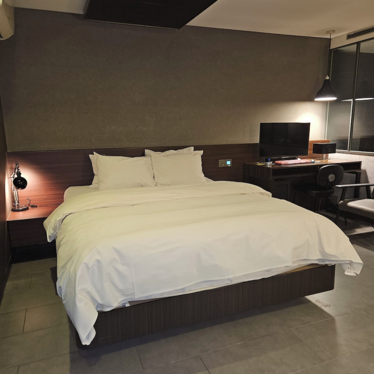 Nineth Hotel