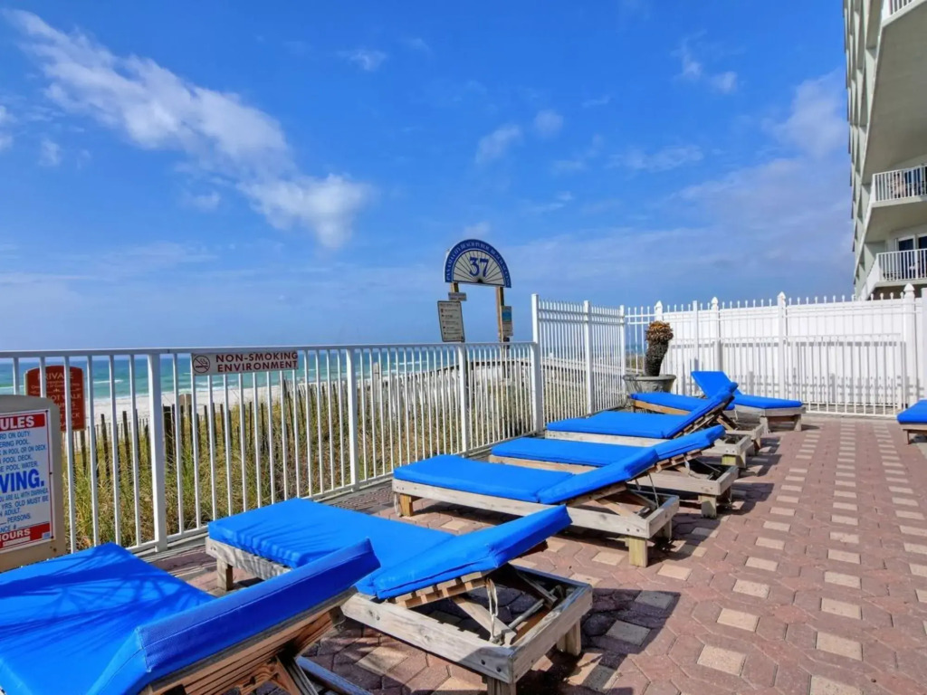 Grandview East 1505 3 Bedroom 2 Bath Condo on the Beach by RedAwning