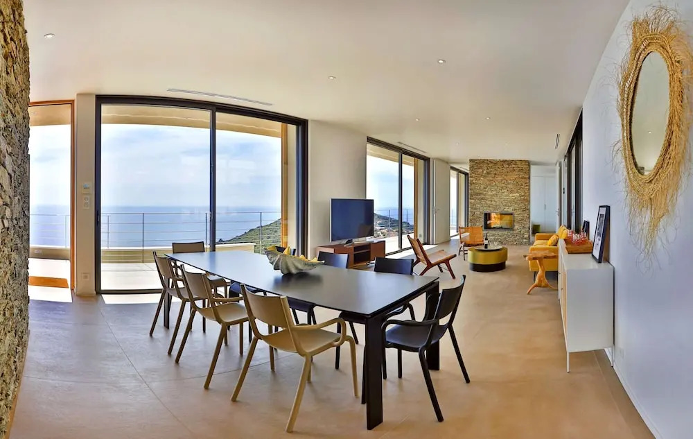 Luxurious Architect-designed Property Pool sea View