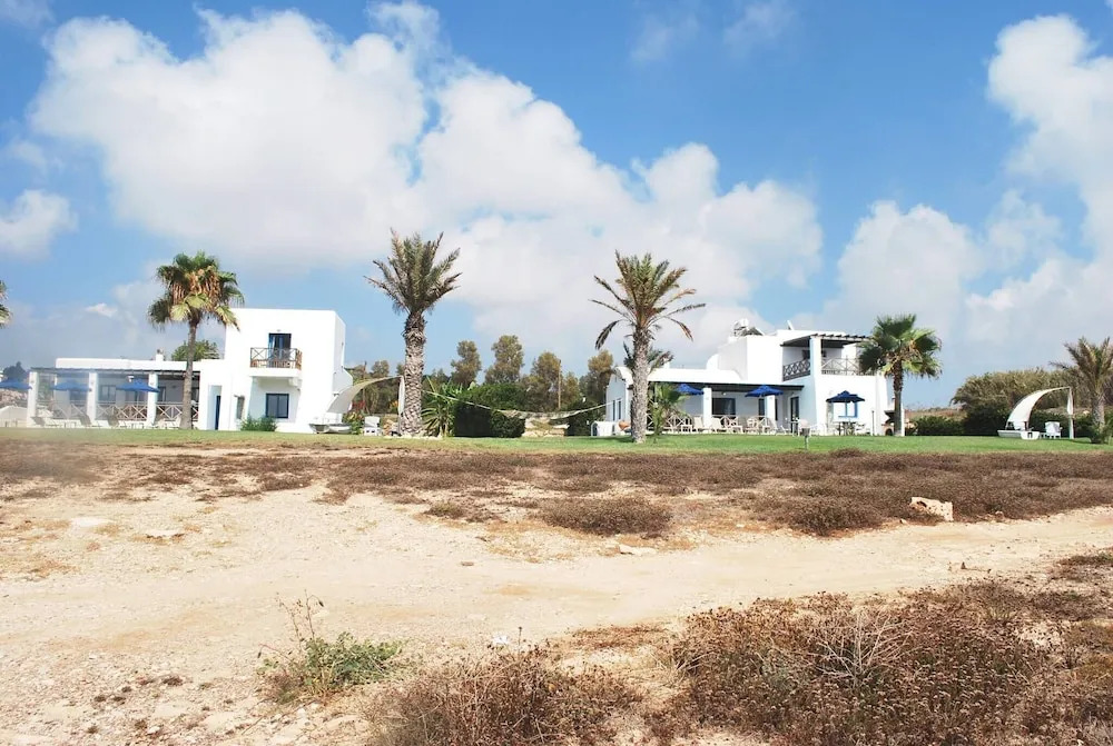 Sea Front Villa With Private HEATED Pool, Quiet area Paphos 322