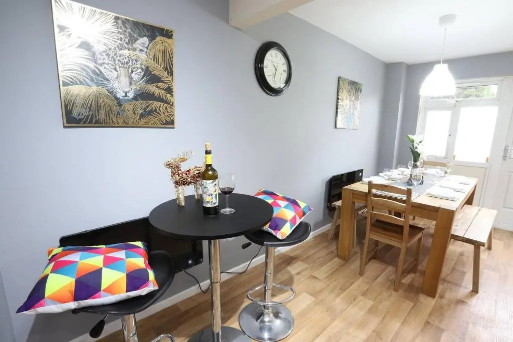 Family and Contractors HS2 NEC Airport 3beds Homebase
