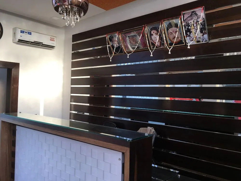 Hotel Ratan Royal Inn