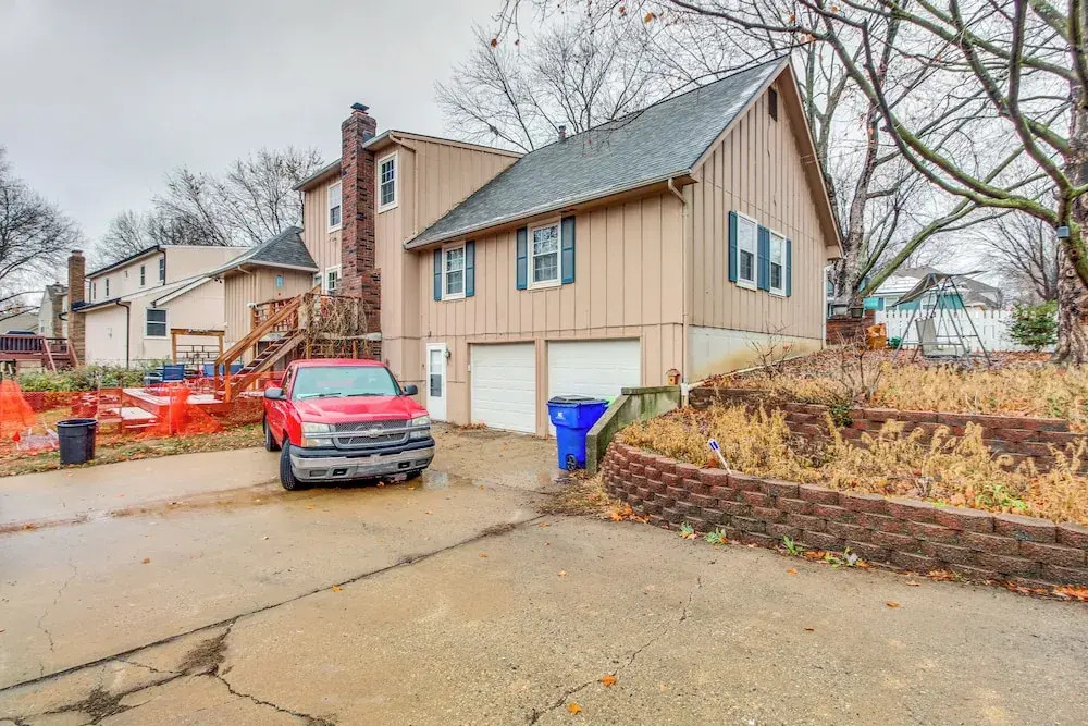 Shawnee Vacation Rental ~ 11 Mi to Kansas City!