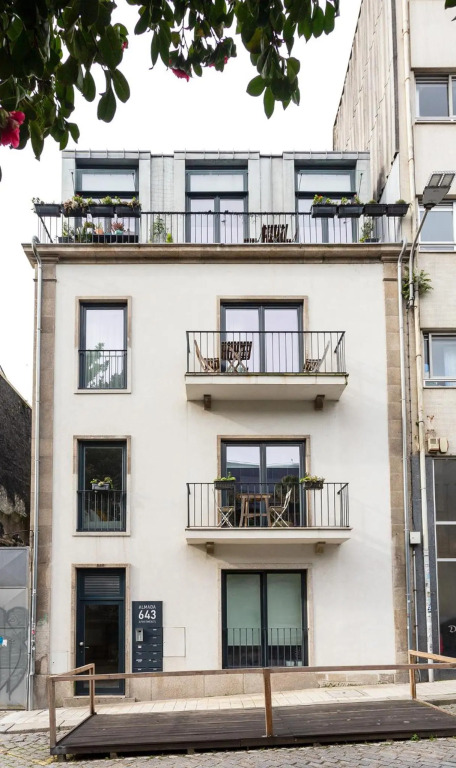 Almada Downtown Apartment by DAHOME