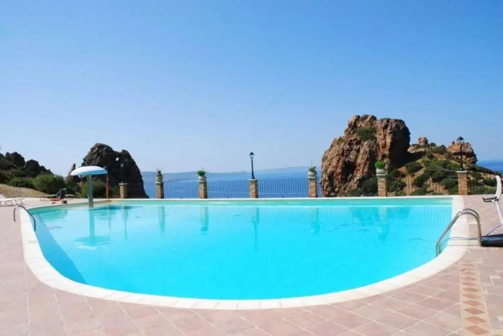 TINY HOUSE (con piscina e wi-fi)
