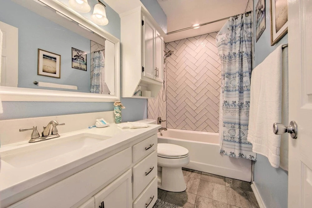 Gun Barrel City Home w/ Hot Tub!