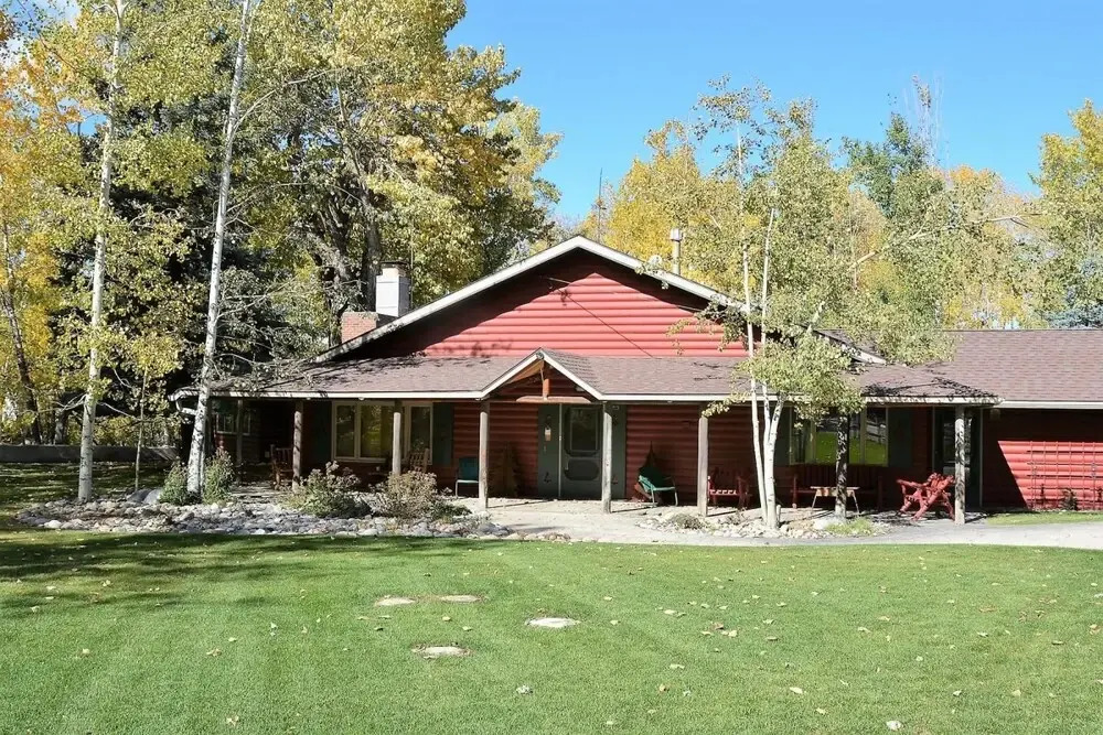 Lone-pine-lodge