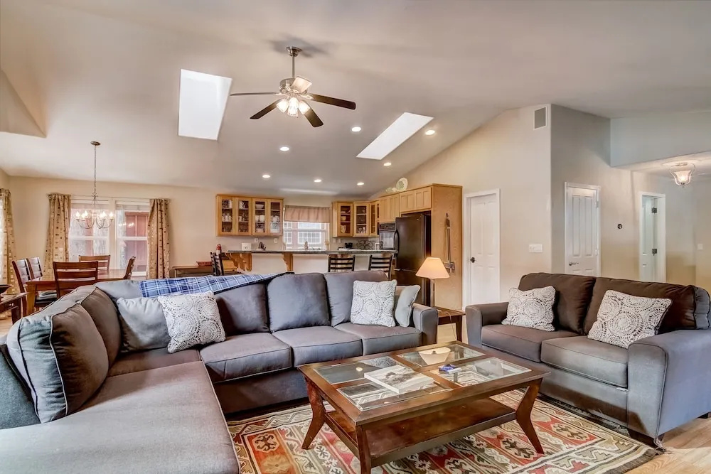 1144gb The Golden Bear 3 Bedroom Home by RedAwning