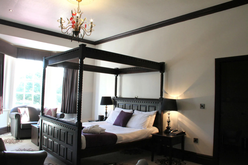 The Carlton Manor