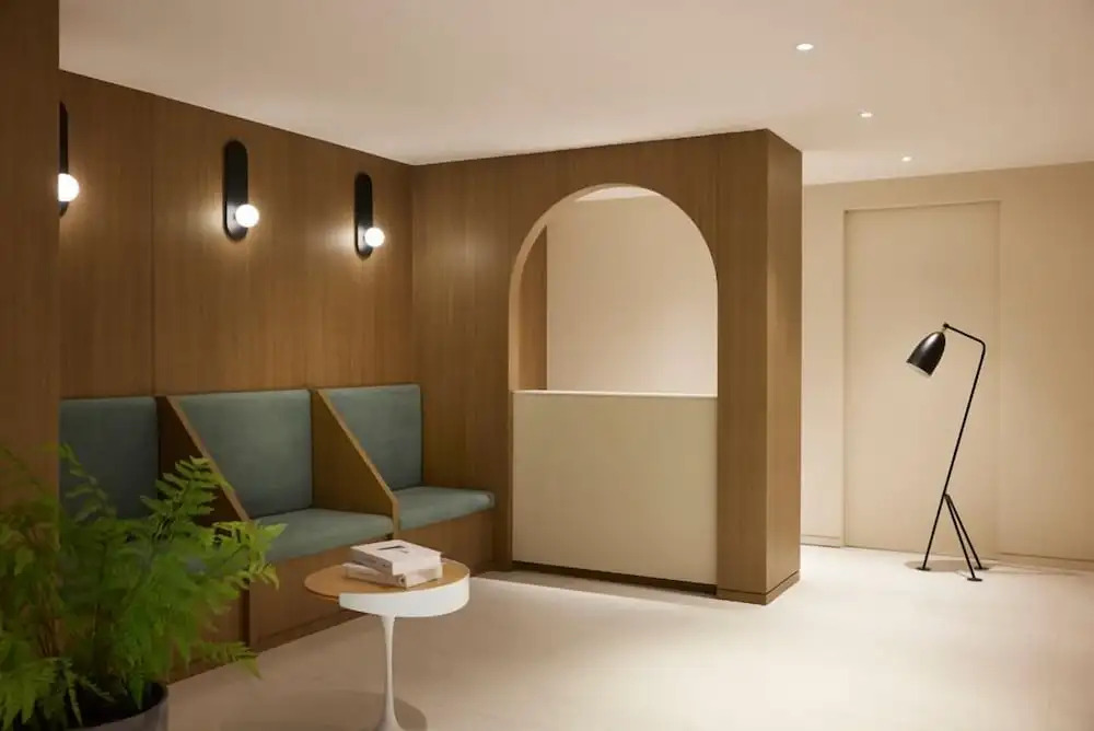 The Connoisseur Residence Hotel