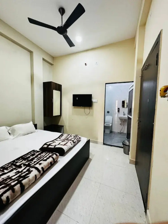Rudrasagar Homestay I 500 metre from Mahakal Temple I AC I Hot Water I Hygenic I WiFi