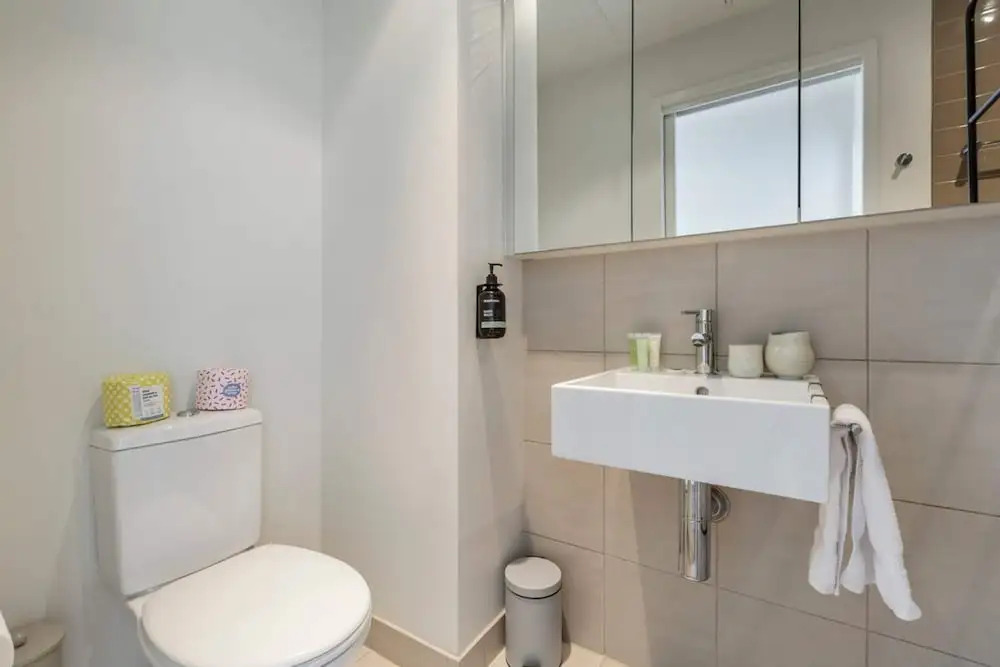 Stunning View 2-bed in Port Melbourne w/ Parking