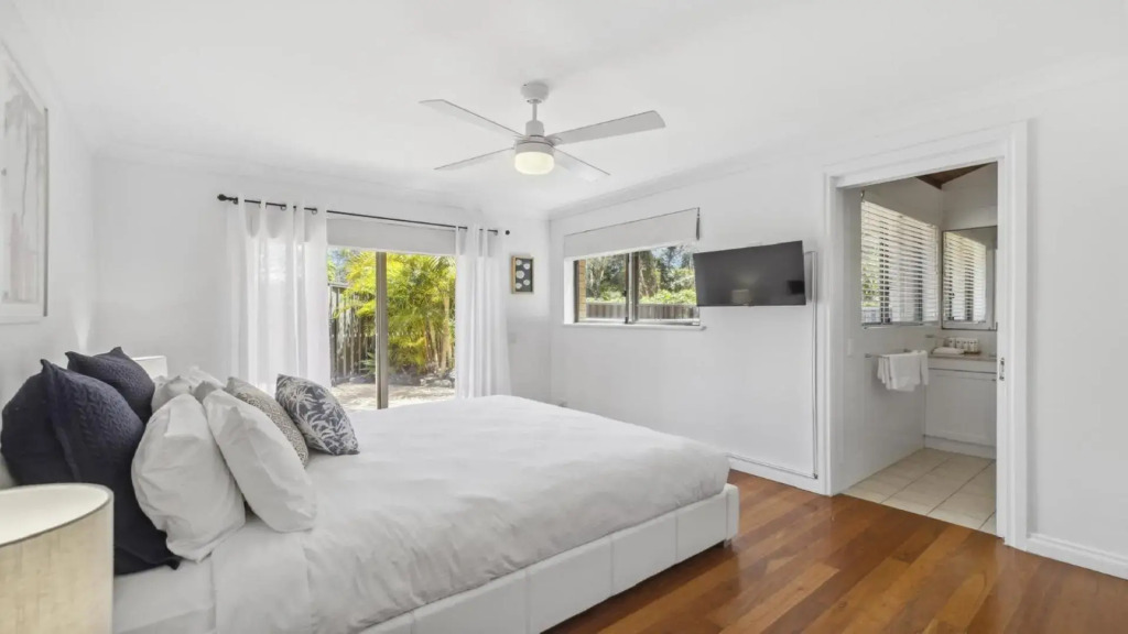 Diggers Beach Surf House - Pool, Surf Beach, Pets, Sleeps 10