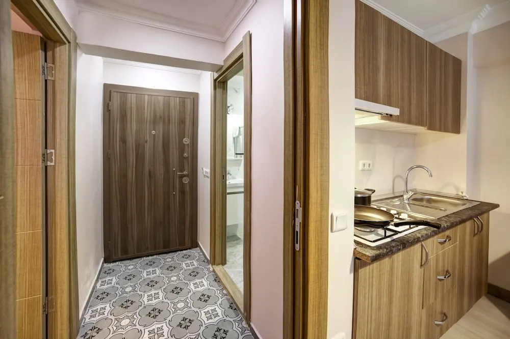 SEVEN ROSES APART HOTEL