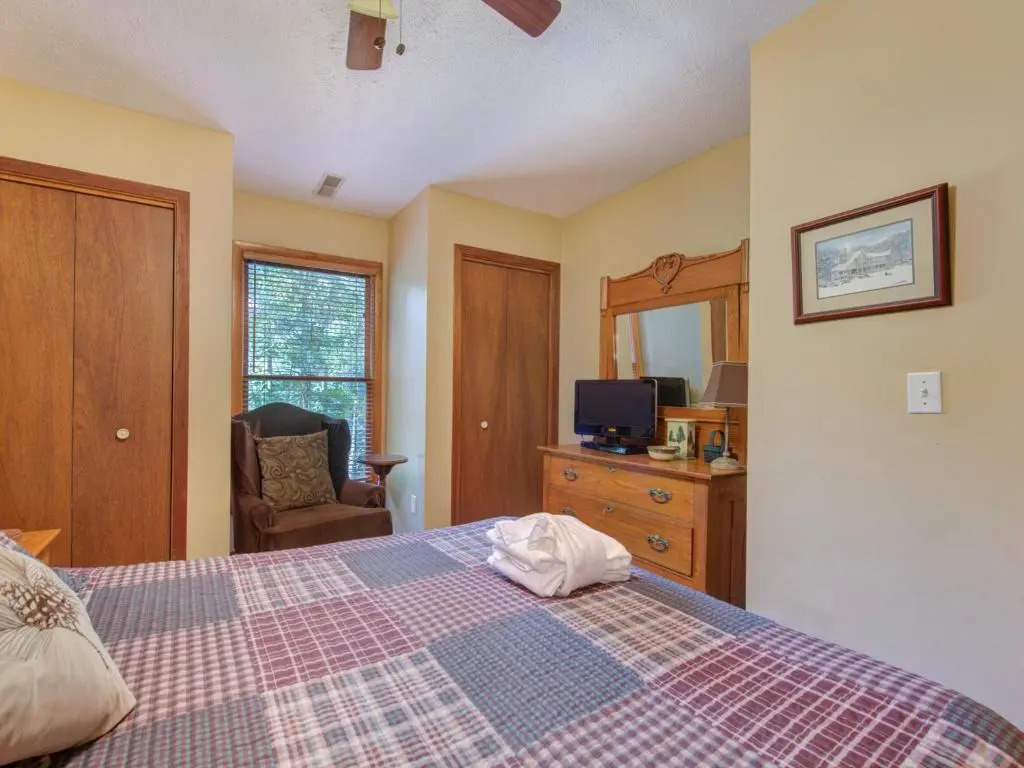 Between Here & There, 3 Bedrooms, Sleeps 6, Views, Hot Tub