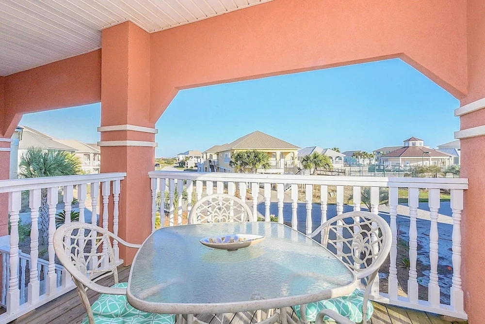 New Listing! Points Of View , Steps To Beach 6 Bedroom Home