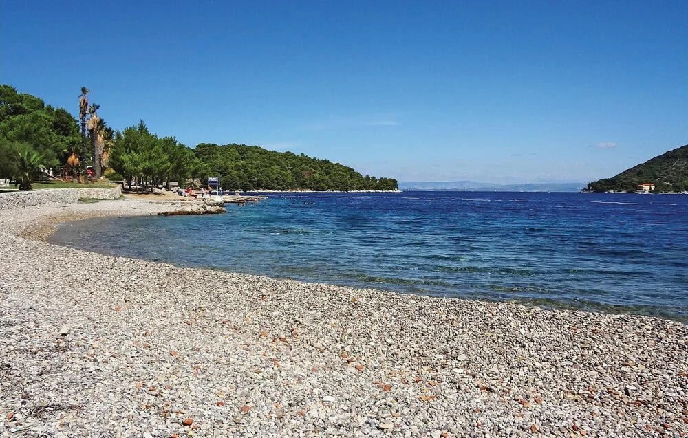 Nice Home in Vis with Hot Tub, WiFi & 2 Bedrooms