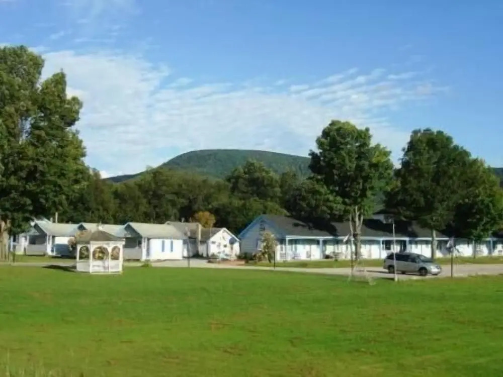 West Road Motel