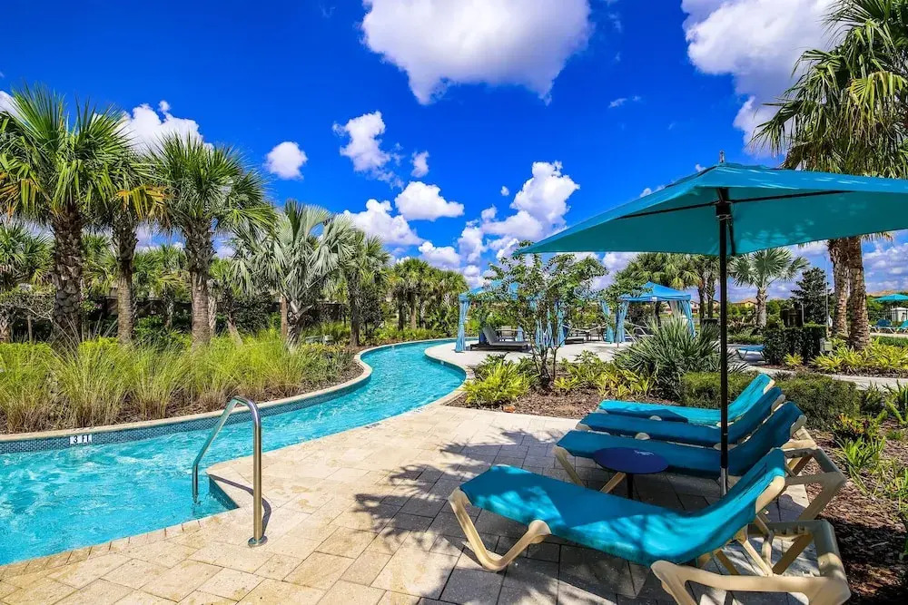 Amazing New TownHome 5 Bdr 4,5 Bath with Pvt Pool and Access to Clubhouse,15min from Disney
