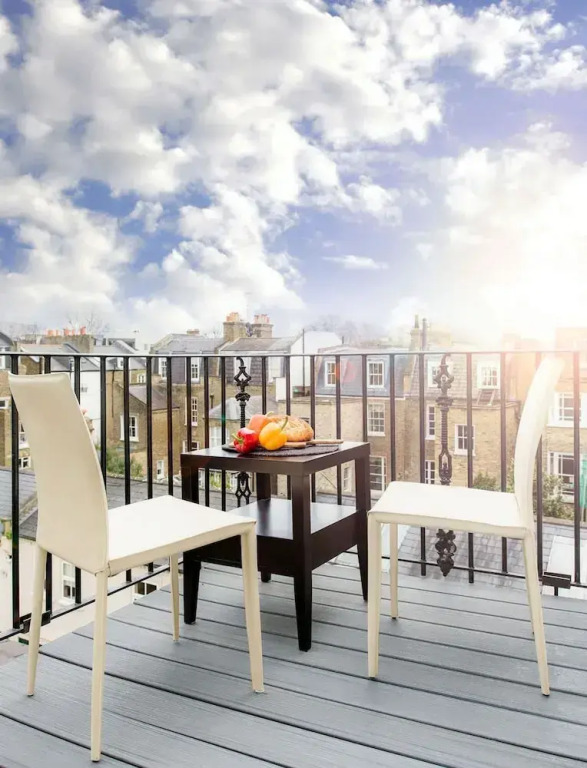 Bright Chelsea apt sun Terrace