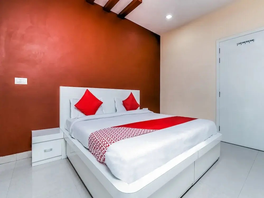 Hotel Heaven by OYO Rooms