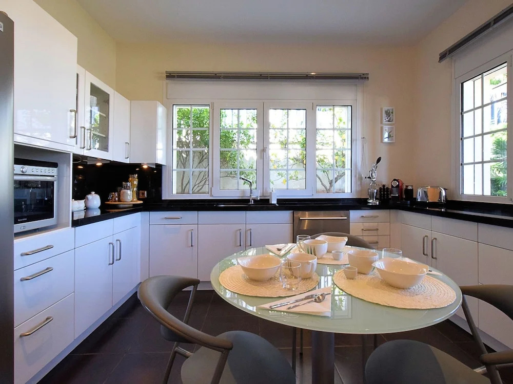 Gorgeous Villa in Benalmádena with Hot Tub & Pool