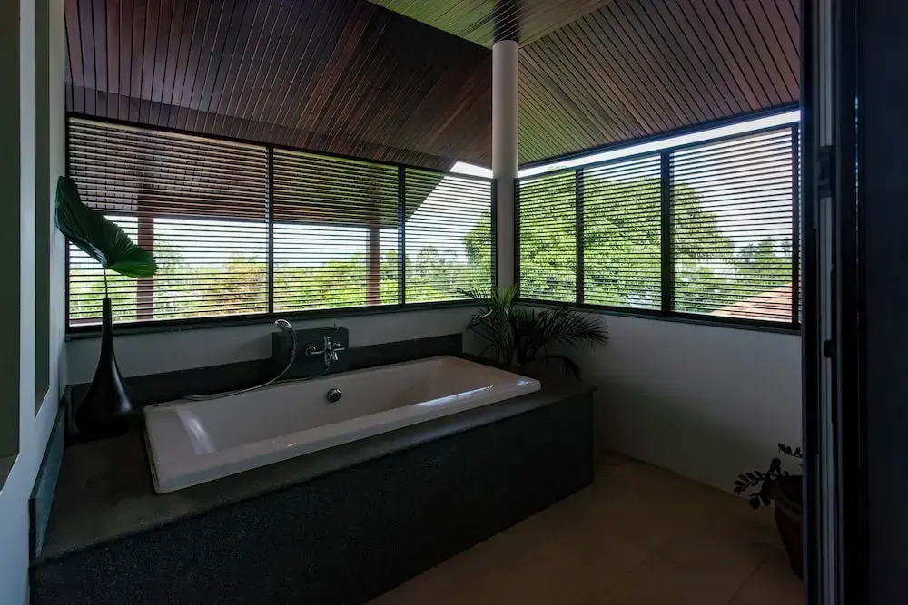 3Br Seaview with Pool Escape V276