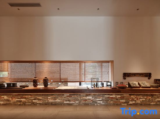 Read Life Hotel