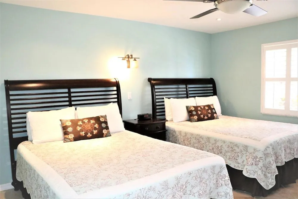 Jamaica Royale 002 - 1 Br Condo
