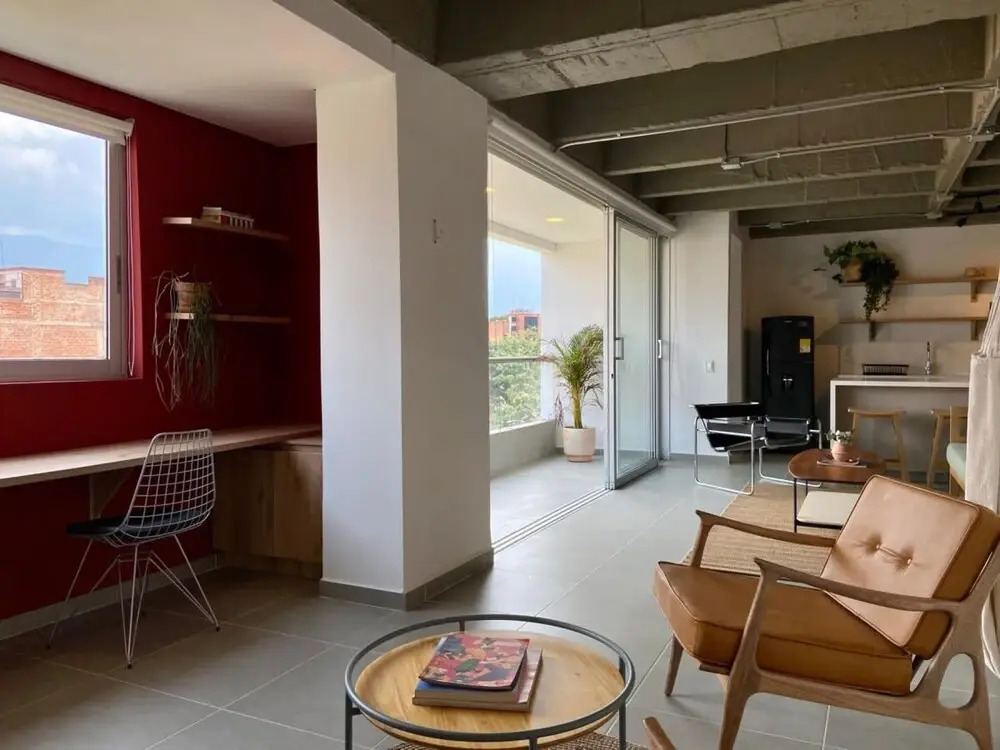Captivating 3BR With Balcony n fan in Laureles