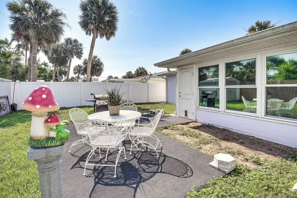 Walk to Ocean: Cozy Home w/ Yard in Ormond Beach!