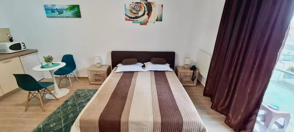 Studio Escape Mamaia next by LOFT