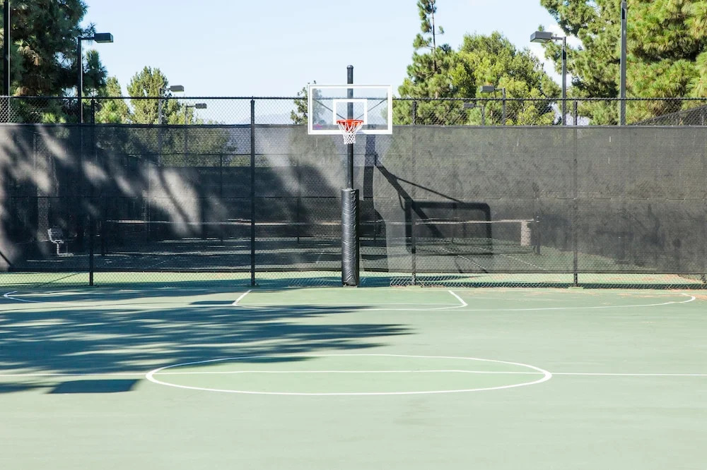 Oakwood Toluca Hills