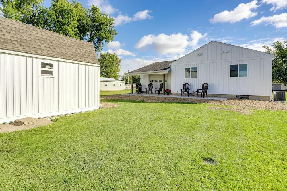 Walk to Lagoon Saloon! Chic Home on Nugent's Canal