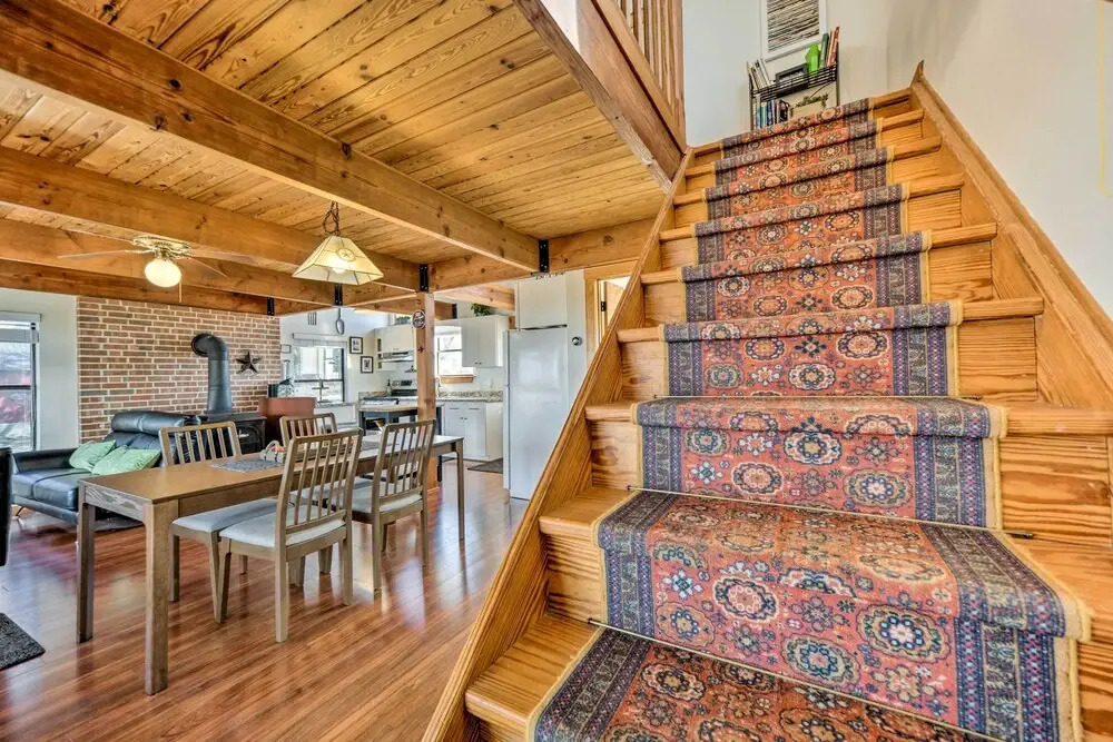 Pet-Friendly Fredericksburg Cabin w/ Hot Tub