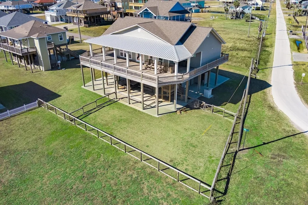 Sweetsol 4 Bedroom Home by RedAwning