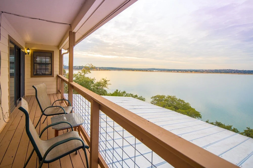Water's Edge Retreat 4 Bedrooms 2.5 Bathrooms Home