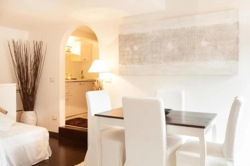Luxury Navona apartments by Flatinrome