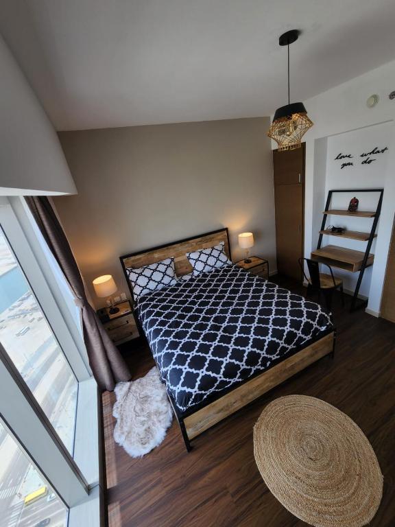 Cozy 1BR in Iconic Tower