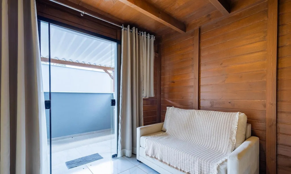 Comfortable and Sophisticated Accommodations Just Minutes From the Beach - VIL