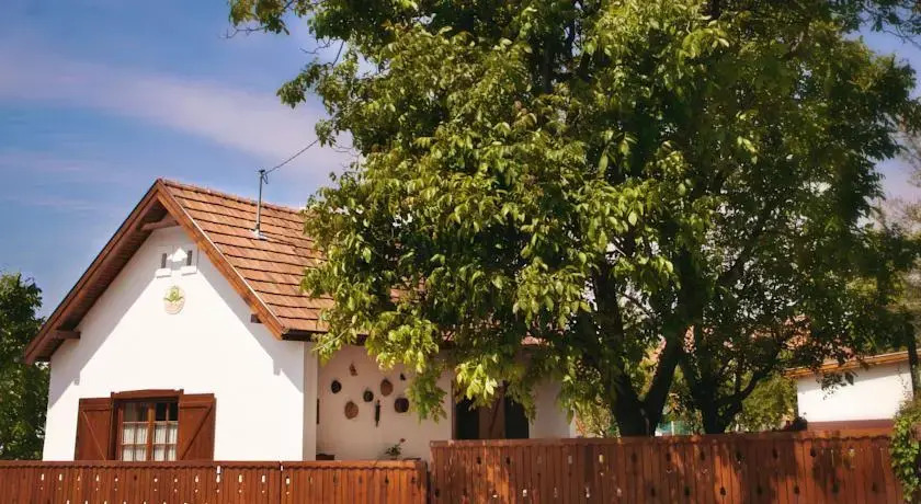 Tulipános Porta és Vendégház
