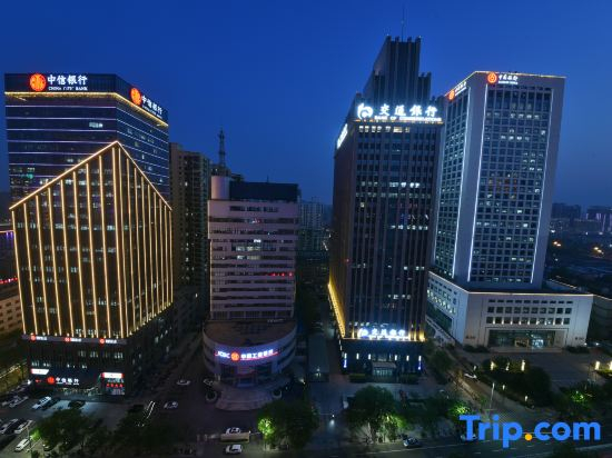 Ye Yuchen E-sports Movie Hotel (Xinbai Plaza MixC Store)