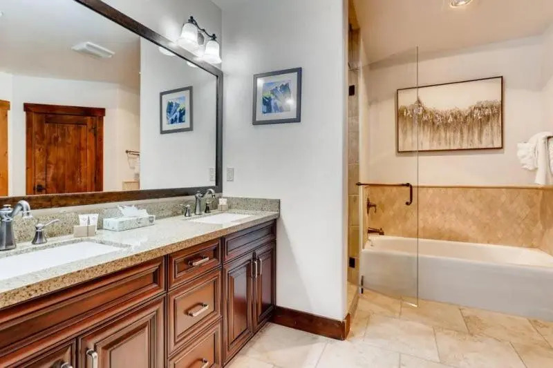 Breckenridge Crystal Peak Lodge 3 Bedroom Condo, 5-Star Ski-in Ski-out Location!