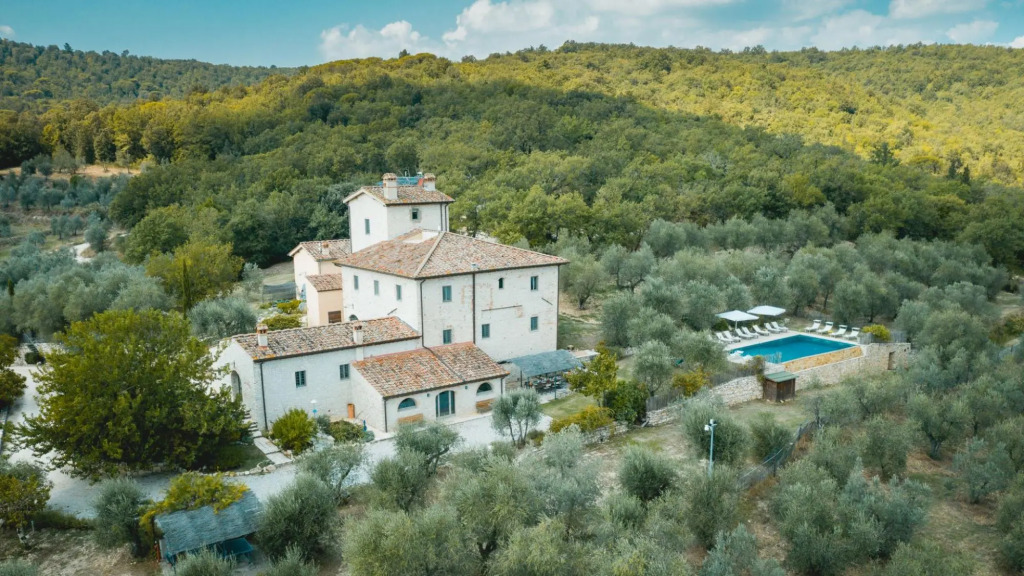 Luxury villa just 14 km from Florence. Sleeps 16 with hydromassage, sauna & gym!-Villa Il Forte