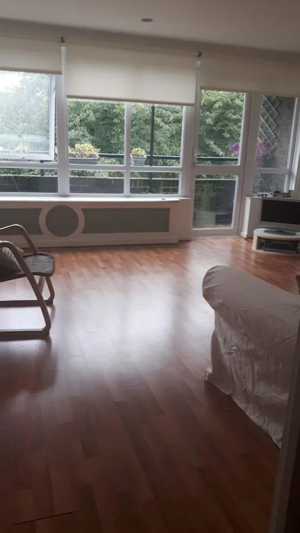 Charming 2 Bedroom Apartment in East London