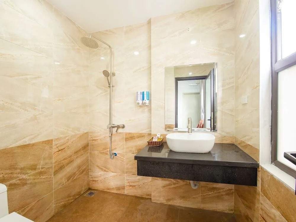OYO 411 Van Nam Hotel